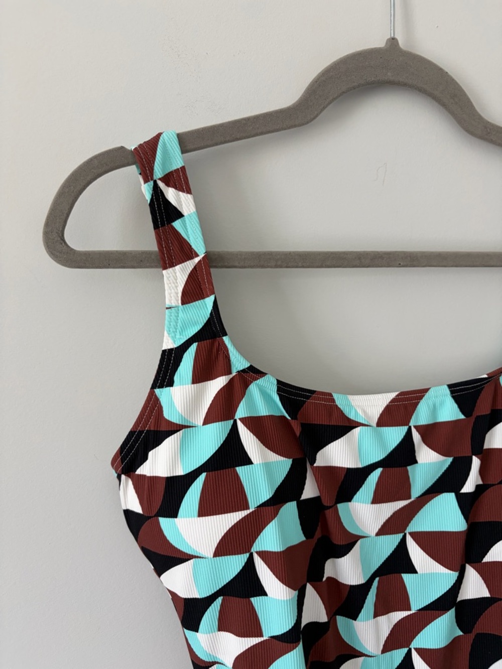 Vince Camuto Scoop Back One Piece Swimsuit Raindrop Geo White Blue Brown 12 NWOT - Picture 5 of 8